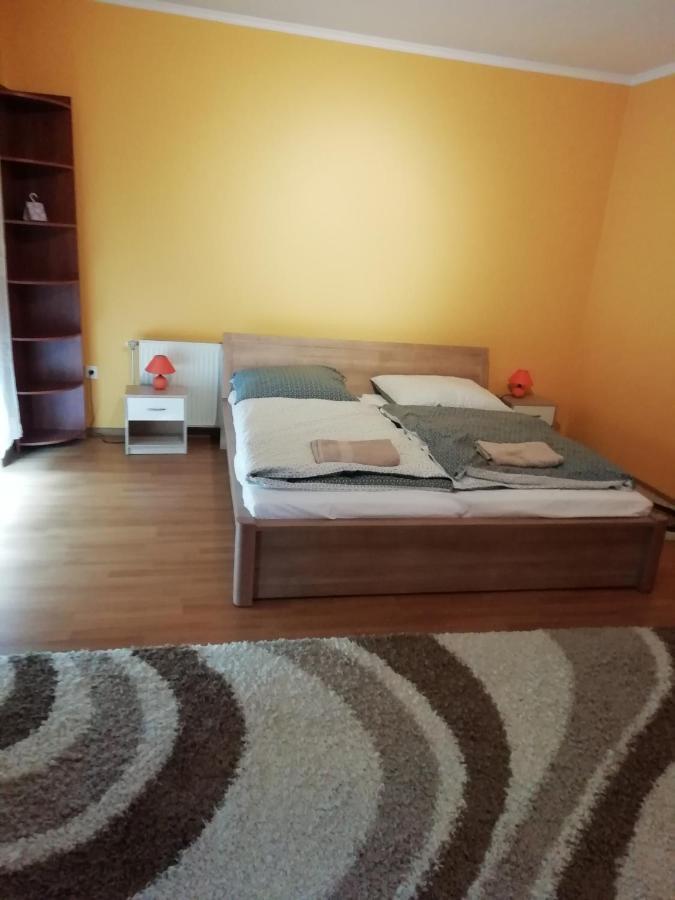 Rokus Apartman Apartment แซแก็ด ภายนอก รูปภาพ